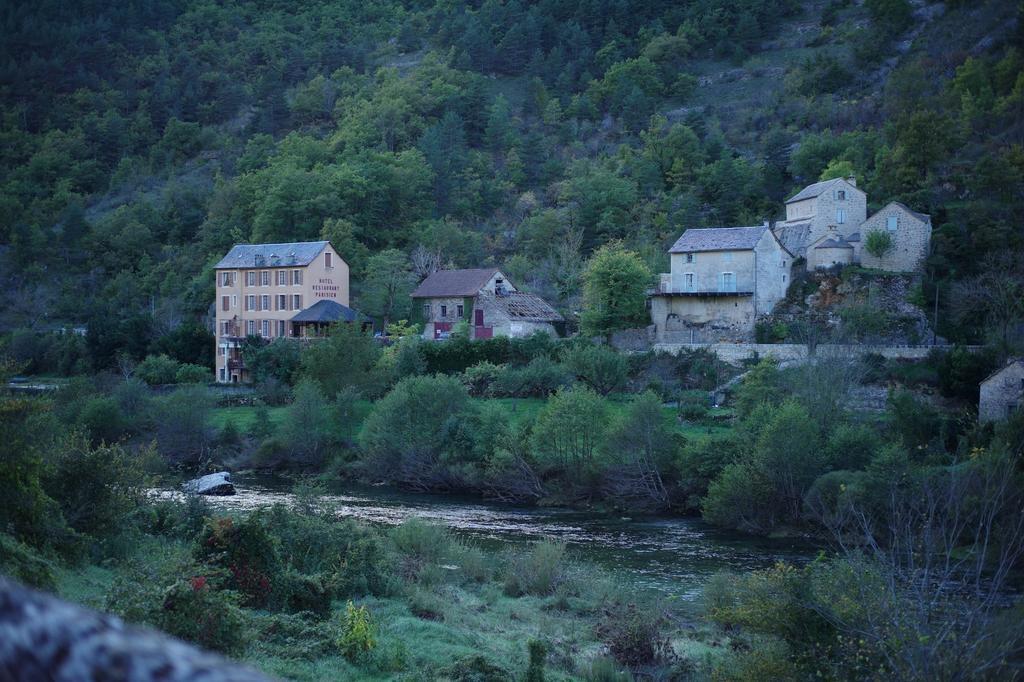 Hotel-Restaurant Le Parisien Ле-Винь Экстерьер фото